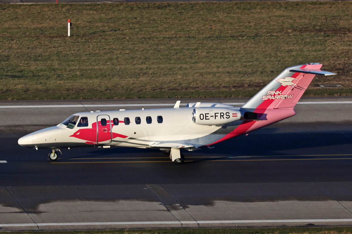 Pink Sparrow, OE-FRS, Cesssna 525A Citation Jet II, msn: 525A-0029, 16.Januar 2024, ZRH Zürich, Switzerland.