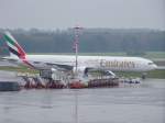 Emirates, B777-31H, A6-EMS aus Dubai ist gerade in Hmaburg gelandet.