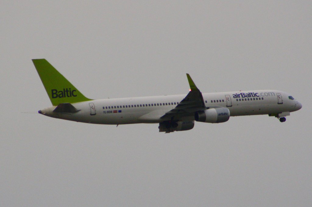 Air Baltic
Boeing 757
Berlin-Tegel
16.08.10