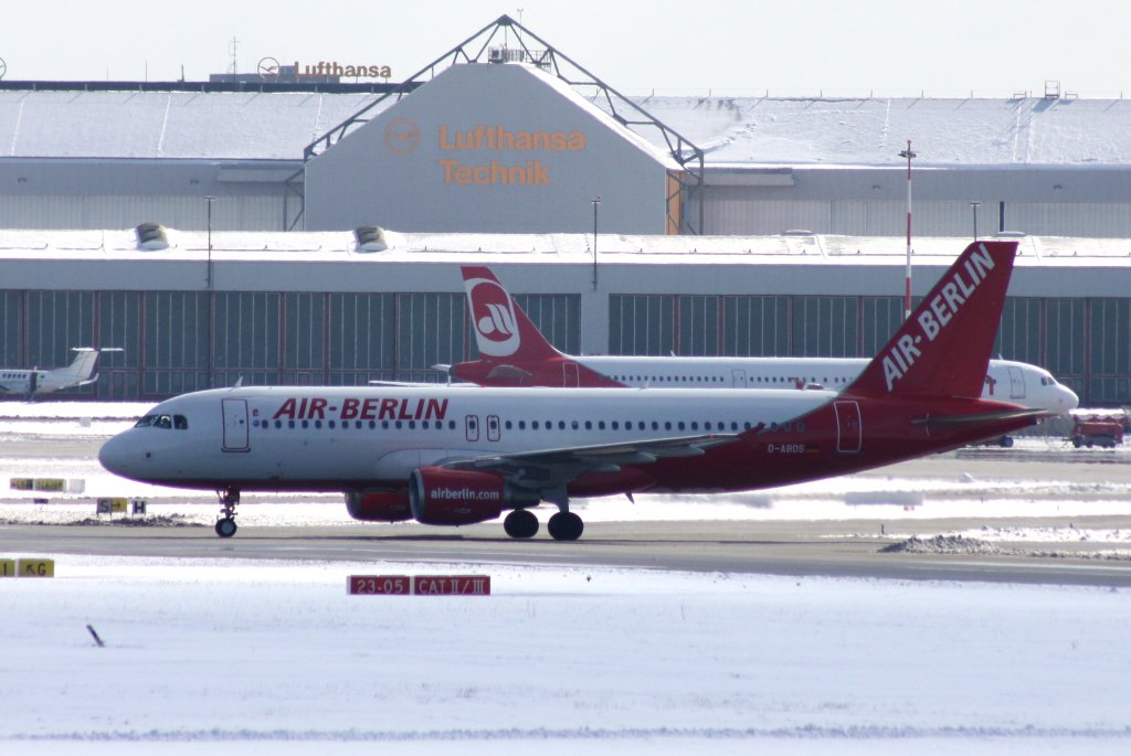 Air Berlin,D-ABDS,(c/n3289),Airbus A320-214,12.03.2013,HAM-EDDH,Hamburg,Germany