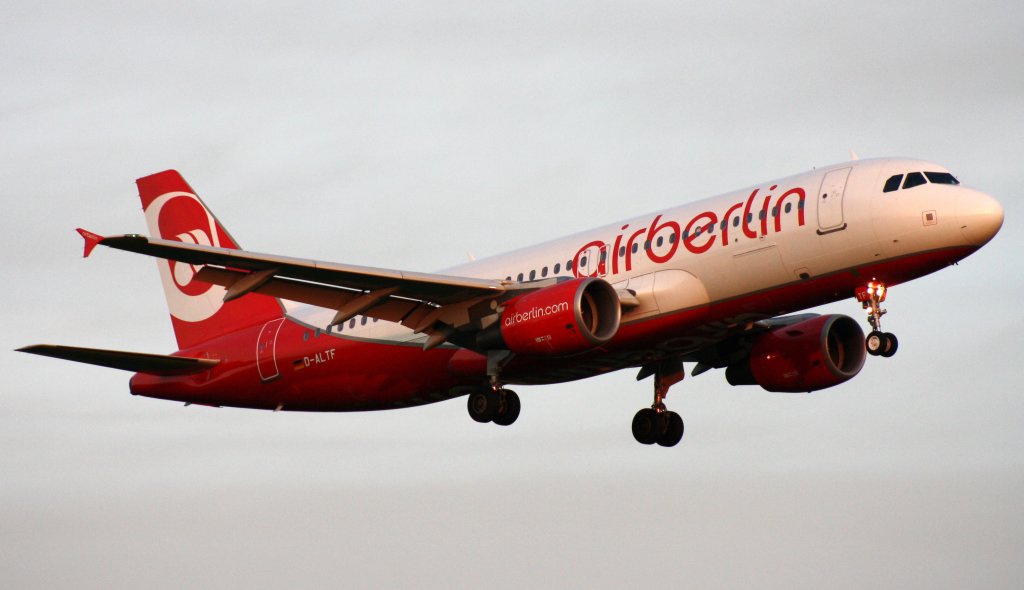 Air Berlin,D-ALTF,Airbus A320-214,27.09.2011,HAM-EDDH,Hamburg,Germany