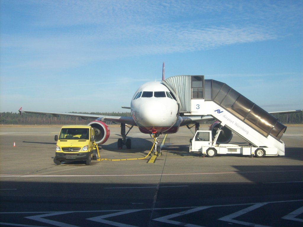 Air Berlin
Typ:Airbus A319
Flughafen:Nrnberg NUE
Datum:10.12.11
Kennung:D-ABGR