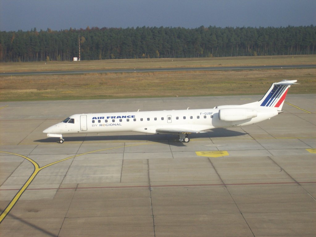 Air France
Typ:Embraer 145
Flughafen:Nrberg EDDN
Kennung:F-GUBF
Datum:20.11.11