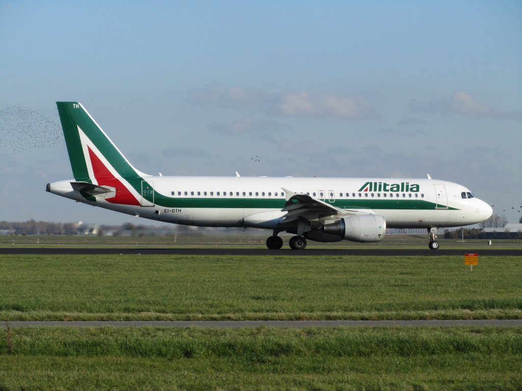 Alitalia Airbus A320 EI-DTH 