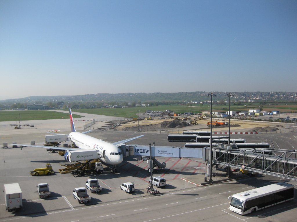 Boeing 767/Delta/24.04.2010/Stuttgart