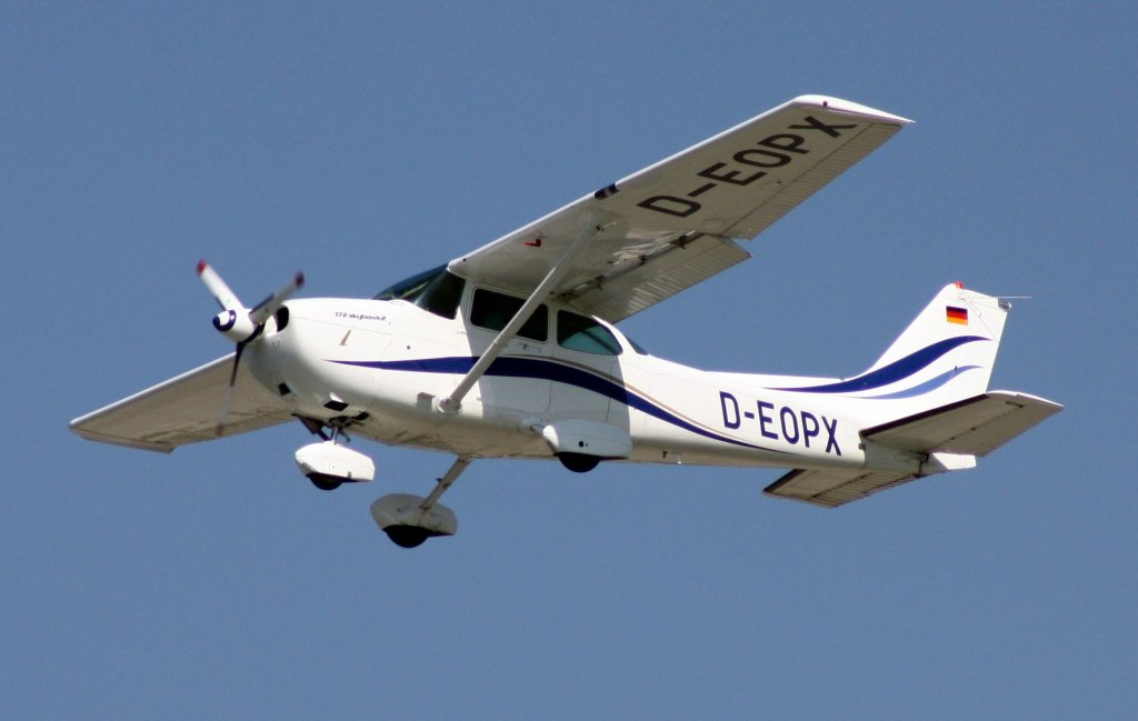 D-EOPX,Private Cessna 172P SkyhawkII,20.08.2011,XFW-EDHI,Hamburg-Finkenwerder,Germany