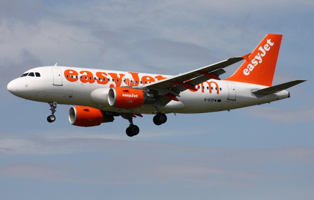 Easy Jet,G-EZFW,Airbus A319-111,28.08.2011,HAM-EDDH,Hamburg,Germany