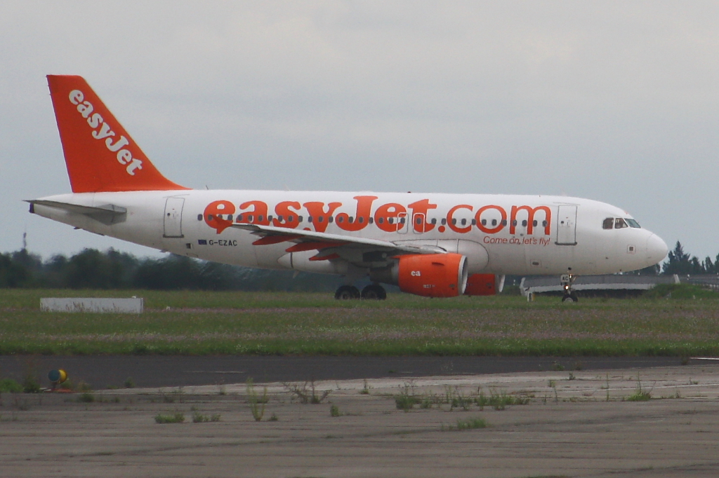 EasyJet 
Airbus A319-111 
G-EZAC
Berlin-Schnefeld
17.08.10