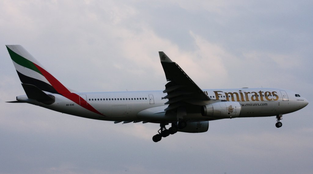 Emirates,A6-EAE,(c/n384),Airbus A330-243,02.08.2012,HAM-EDDH,Hamburg,Germany