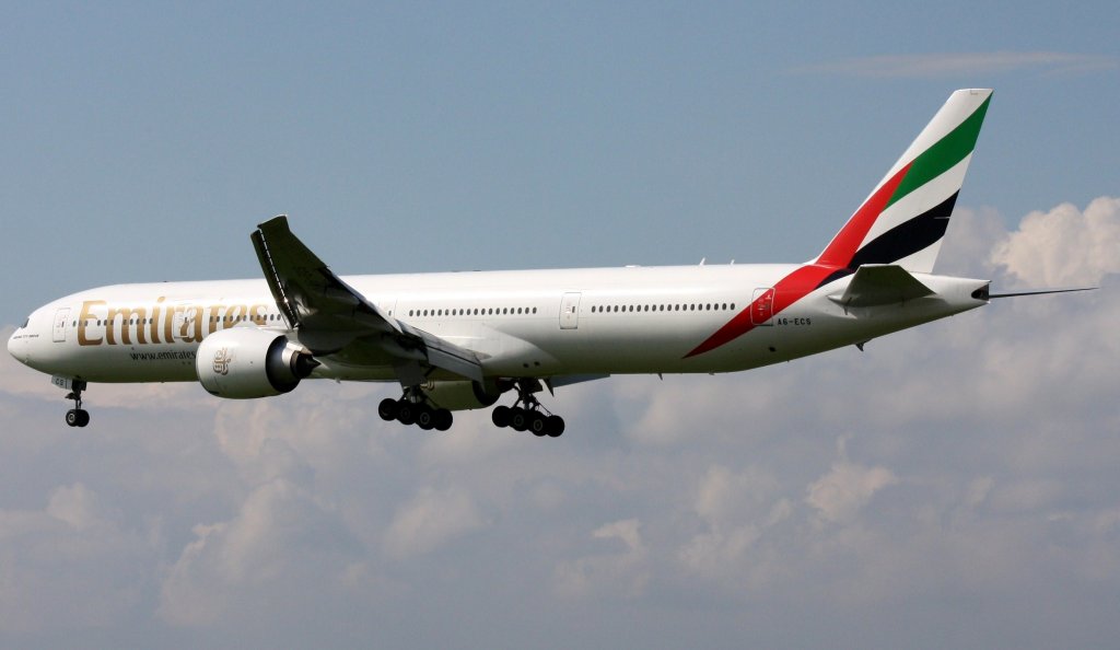 Emirates,A6-ECS,Boeing 777-31H(ER),28.08.2011,HAM-EDDH,Hamburg,Germany