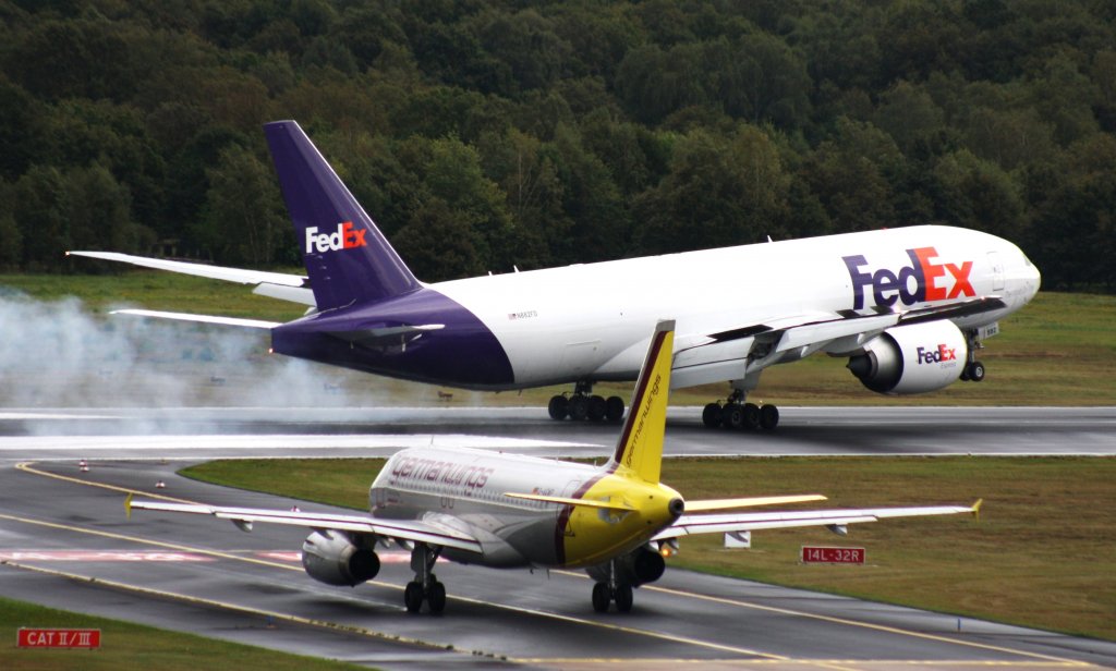 Federal Express(FedEx),N882FD,(c/n32969),Boeing 777-F28,27.09.2012,CGN-EDDK,Kln-Bonn,Germany