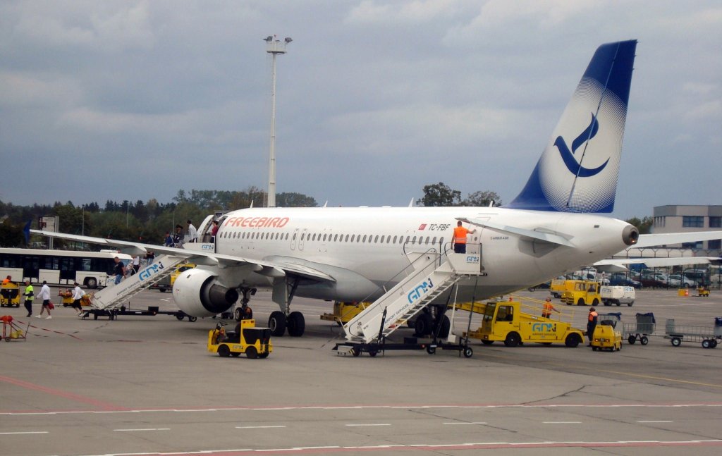 Freebird,TC-FBF,Airbus A320-212,23.09.2009,GDN-EPGD,Gdansk,Poland