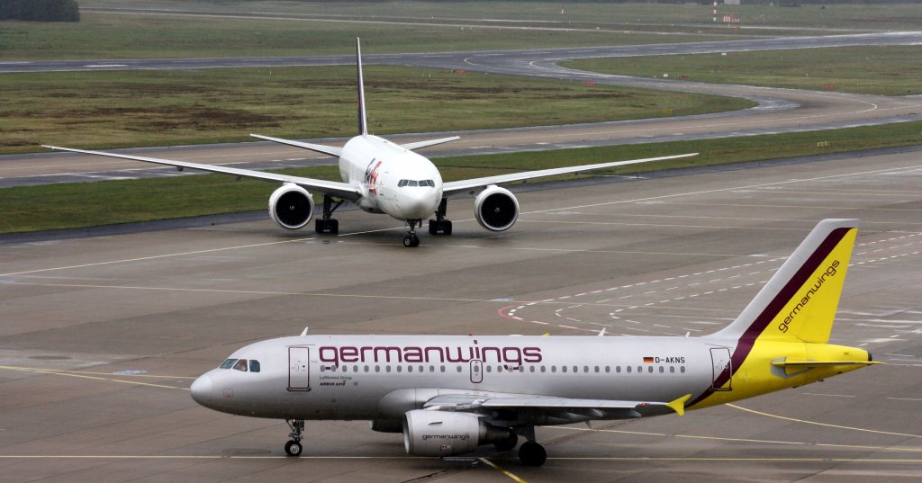 Germanwings,D-AKNS,(c/n1277),Airbus A319-112,27.09.2012,CGN-EDDK,Kln-Bonn,Germany(Hinten FedEx,N882FD,Boeing 777-F28)