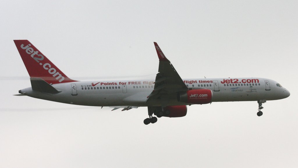 Jet2,G-LSAK,Boeing757-23N,19.11.2011,HAM-EDDH,Hamburg,Germany