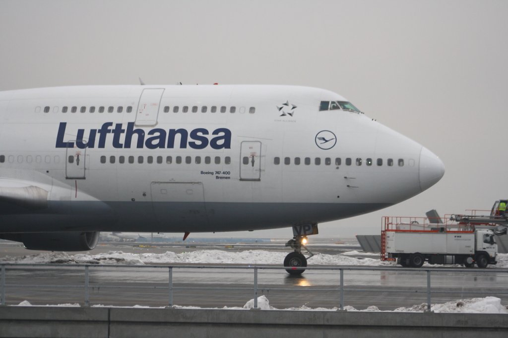 Lufthansa
Boeing 747-430
D-ABVP
Frankfurt 
04.01.11
