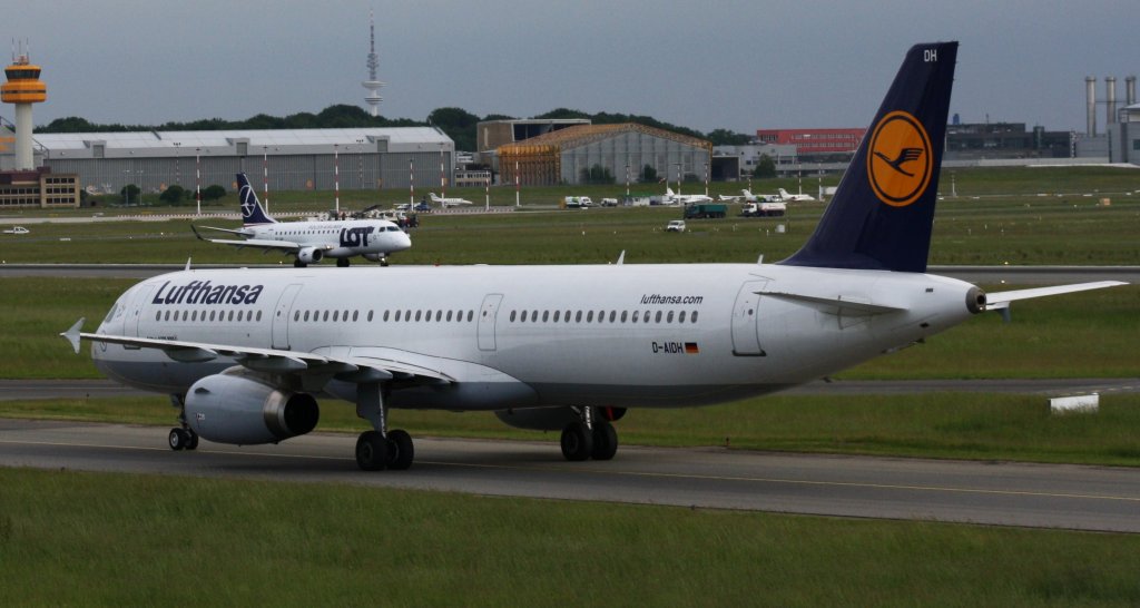 Lufthansa,D-AIDH,(c/n4710),Airbus A321-231,30.05.2012,HAM-EDDH,Hamburg,Germany(Hinten landet LOT,SP-LDH)