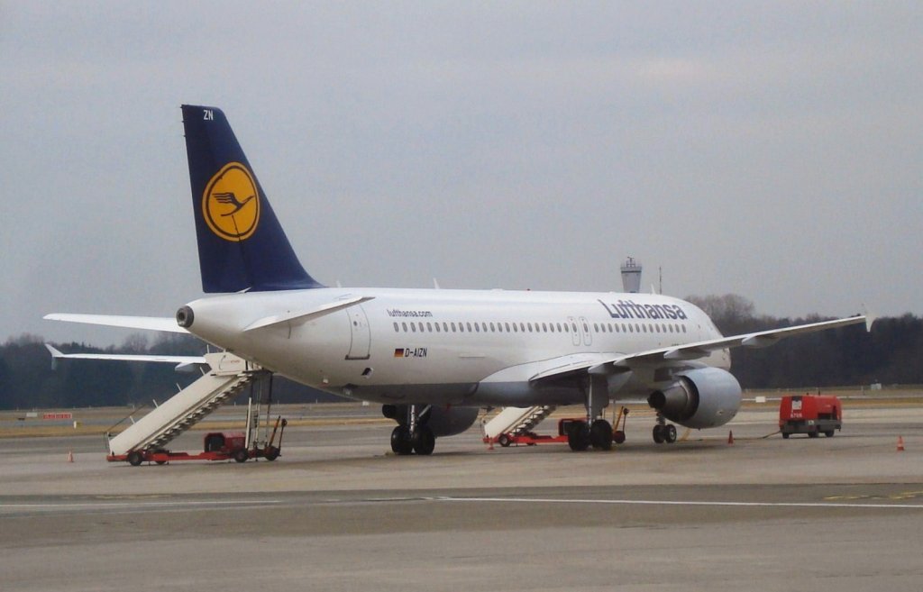 Lufthansa,D-AIZN,(c/n5425),Airbus A320-214,23.02.2013,HAM-EDDH,Hamburg,Germany