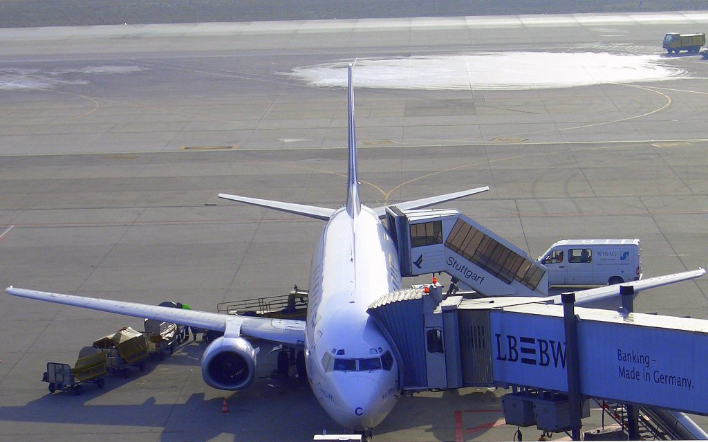 Olympic Airlines
Boeing 737
Stuttgart 
04.01.2009