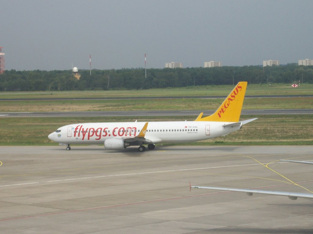 Pegasus Airlines
Typ:Boing 737 800
Flughafen:TXL
Kennung:TC-AAL
Datum:14.8.2011