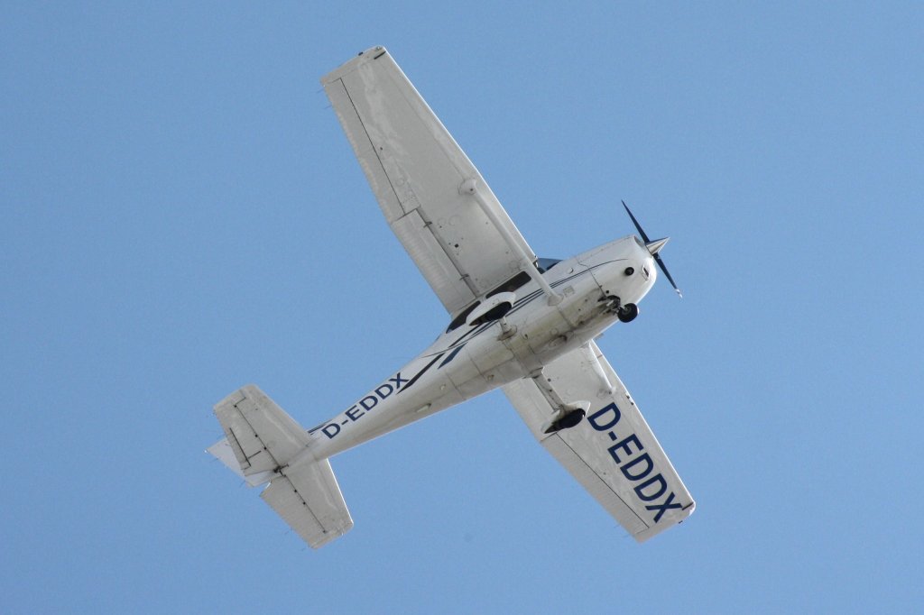 Private,D-EDDX,Cessna 172S Skyhawk SP,14.03.2013,HAM-EDDH,Hamburg,Germany