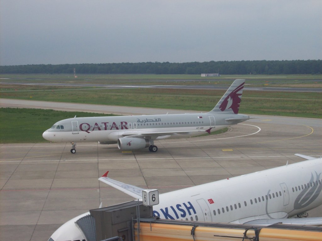 Qatar Airways
Typ:Airbus A320
Flughafen:TXL
Kennung:A7-AHI
Datum:1.8.2011
