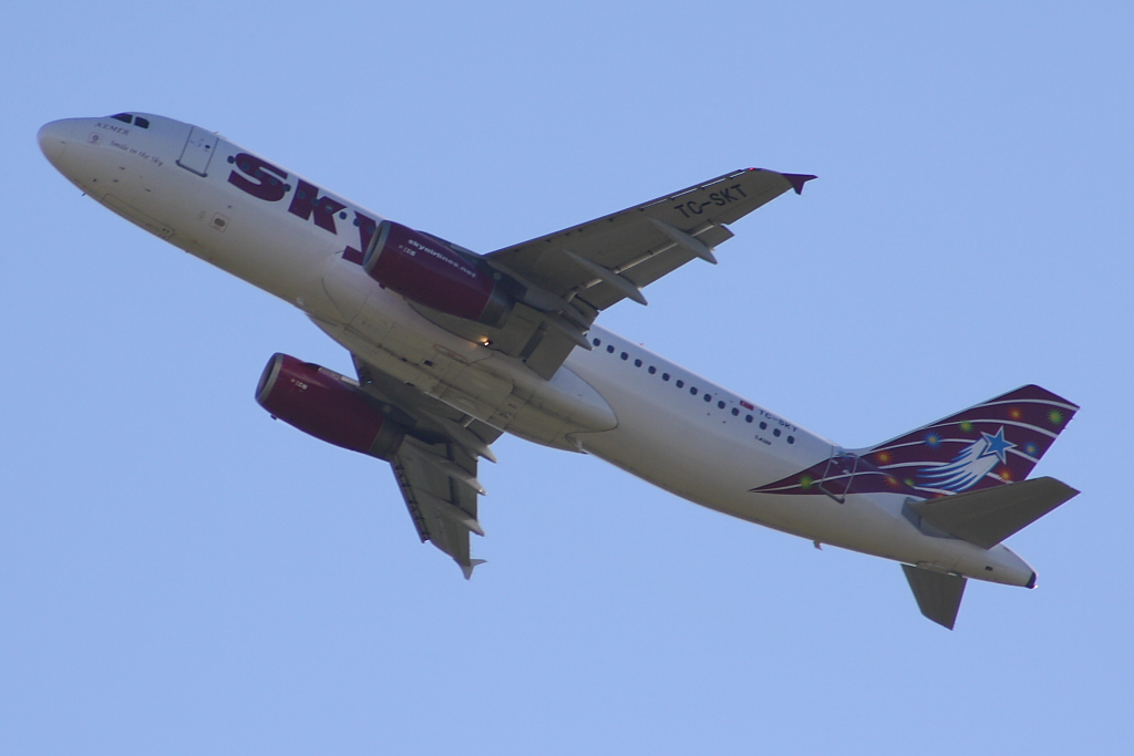 Sky Airlines 
Airbus A320-232
Stuttgart
10.10.10