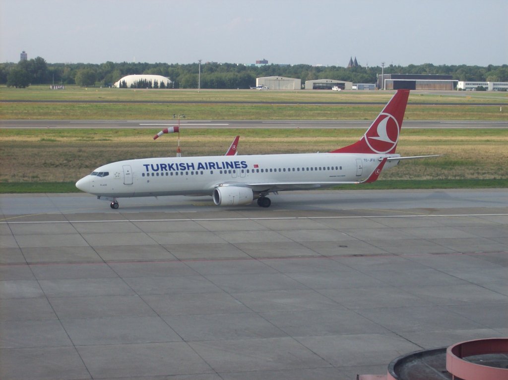 Turkisch Airlines
Typ:boing 737 800
Flughafen:TXL
Kennung:TC-JFU
Datum:1.8.2011