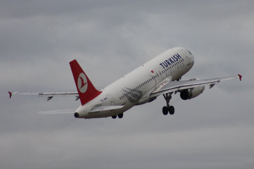 Turkish Airlines,TC-JPH,(c/n 3185),Airbus A320-232,23.02.2012,HAM-EDDH,Hamburg,Germany