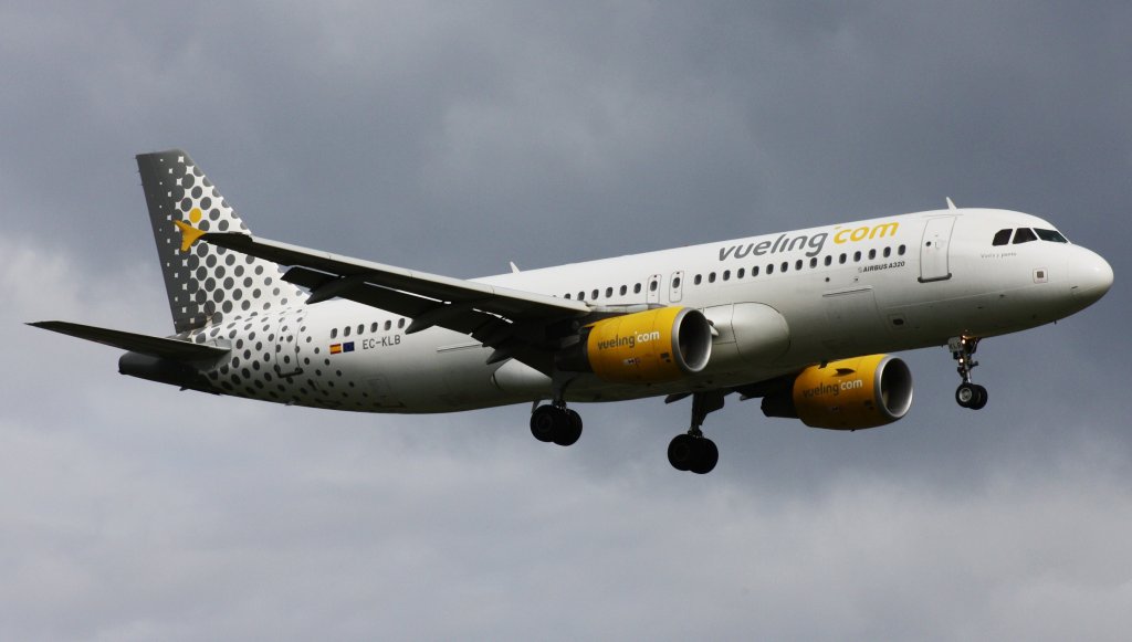 Vueling,EC-KLB,(c/n3321),Airbus A320-214,20.07.2012,HAM-EDDH,Hamburg,Germany