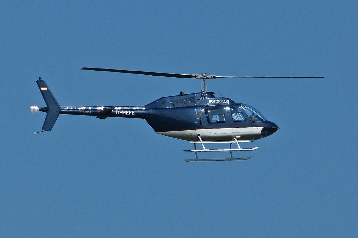  . Hubschrauber Bell 206 JetRanger, aufgenommen nahe Wiltz (L) am 17.07.2015.