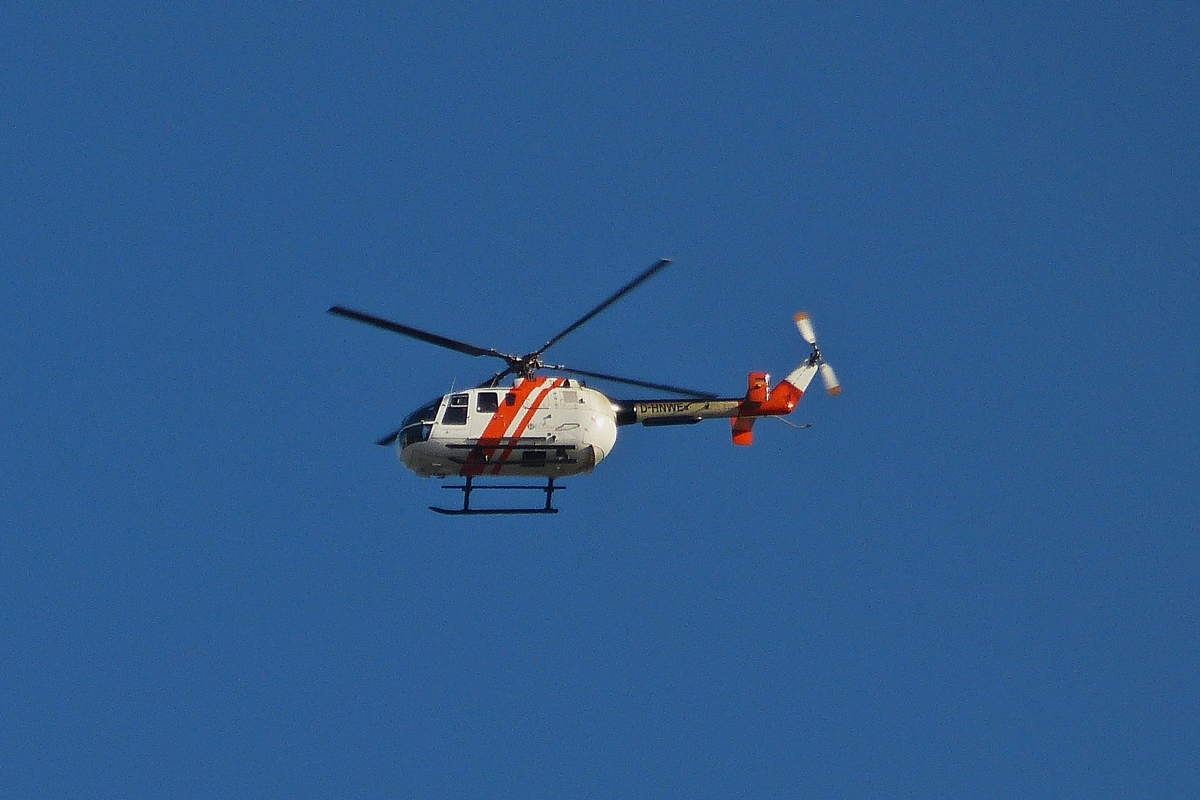  . MBB BO105 D-HNWE flog mir am 10.10.2014 in Norddeich vor die Linse.