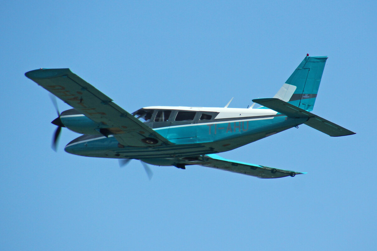 Aerocaribe, TI-AHU, Piper PA-34-200T Seneca II, msn: 34-7570273, 24.März 2023, SJO San José, Costa Rica.