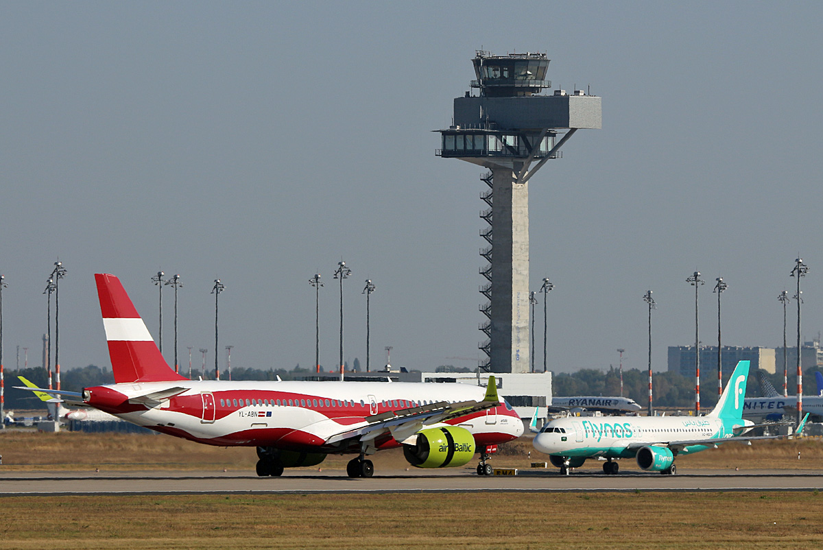 Air Baltic, Airbus A 220-300, YL-ABN, Flynas, Airbus A 320-251N, HZ-NS29, BER, 08.09.2024