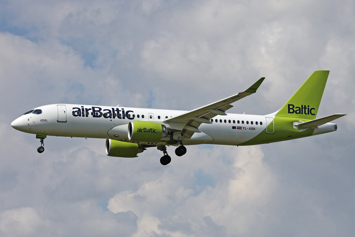 Air Baltic, YL-ABK, Airbus A220-371, msn: 55182, 13.Juni 2024, ZRH Zürich, Switzerland.