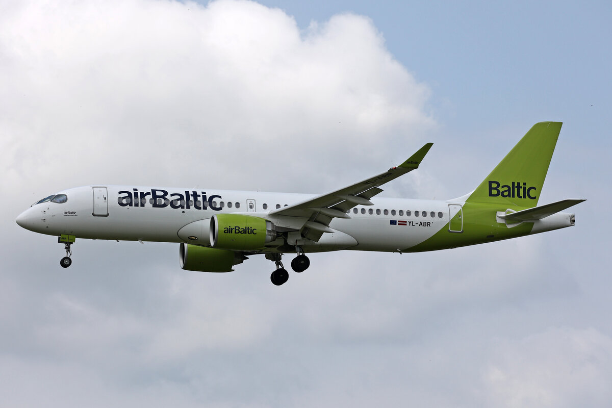 Air Baltic, YL-ABR, Airbus A220-300, msn: 55240, 07.Juni 2024, ZRH Zürich, Switzerland.