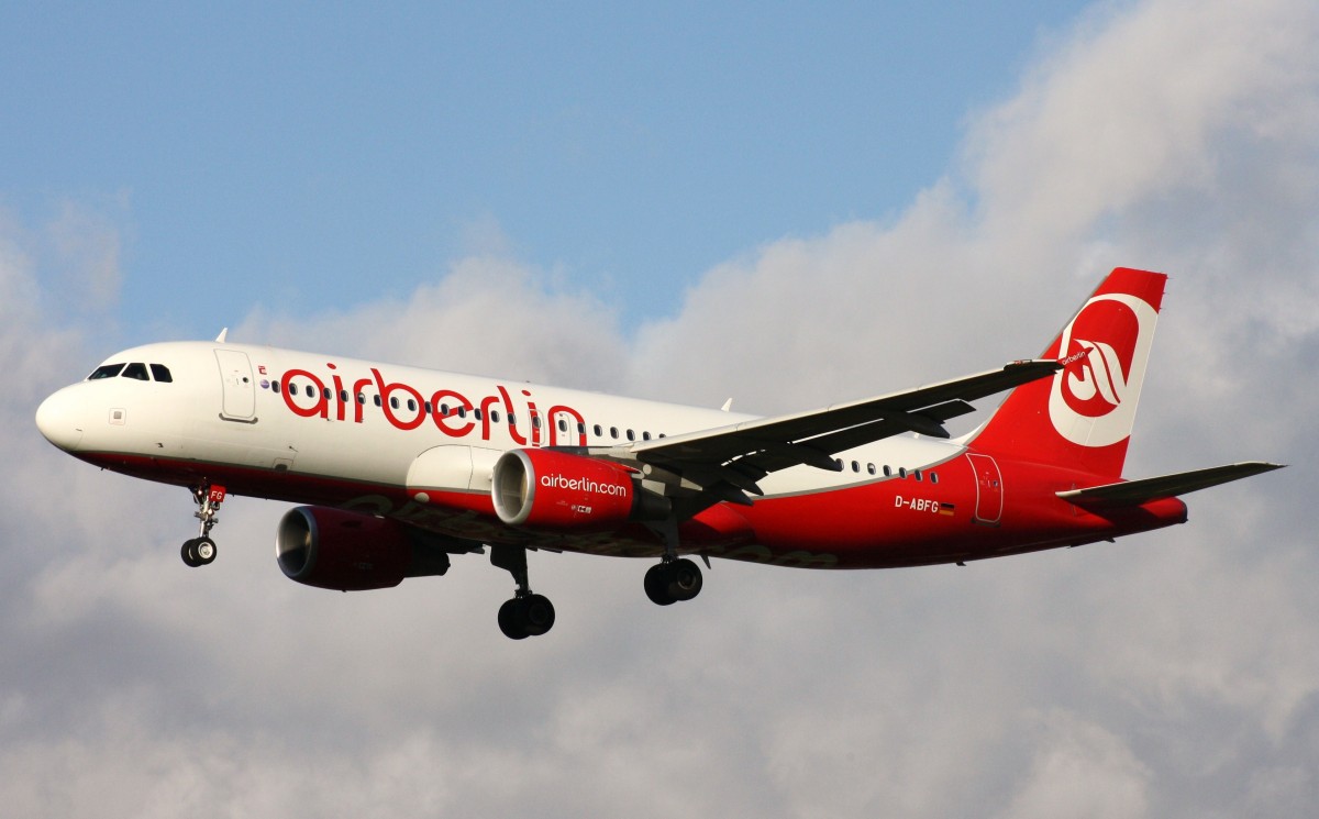 Air Berlin,D-ABFG,(c/n4291),Airbus A320-214,09.11.2013,HAM-EDDH,Hamburg,Germany