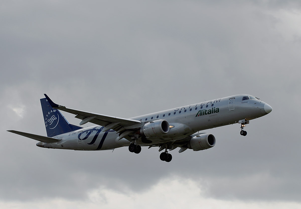 Alitalia-CityLiner, ERJ-190-100LR, EI-RND, TXL,10.08.2019