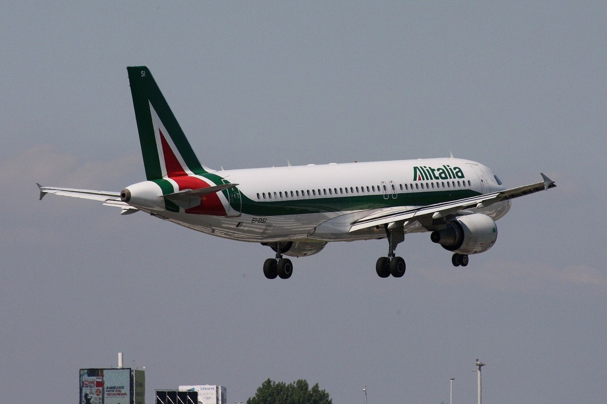 Alitalia,EI,DSI,(c/n 3213),Airbus A320-216,17.05.2014,AMS-EHAM,Amsterdam-Schiphol,Niederlande