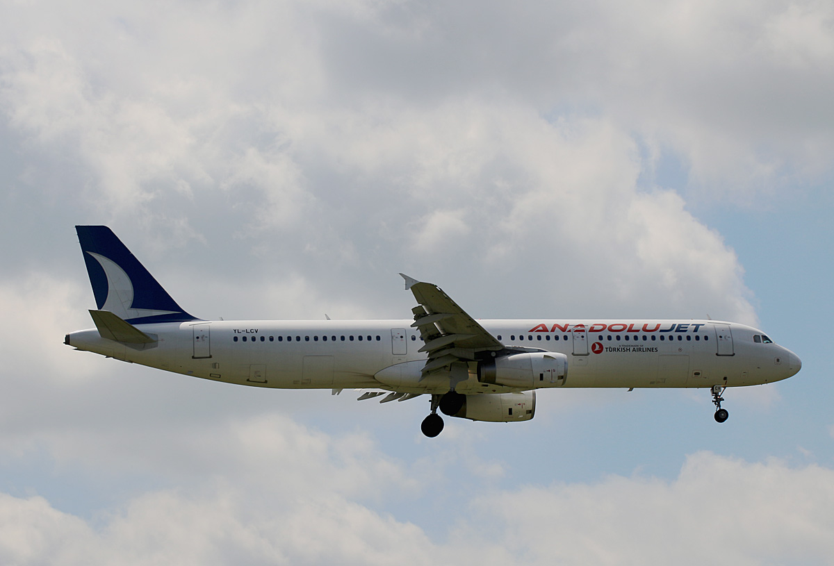 AnadoluJet (Smart Lynx), Airbus A 321-231, YL-LCV, BER, 23.06.2024