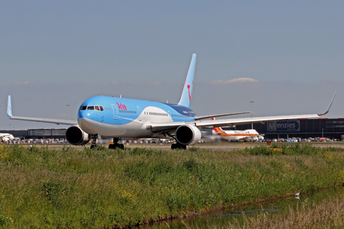 Arkefly PH-OYI in Amsterdam 17.5.2014