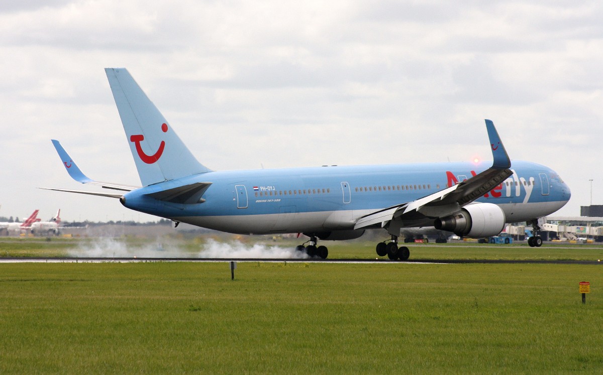 Arkefly,PH-OYJ,(c/n 29384),Boeing 767-304(ER)(WL),16.08.2014,AMS-EHAM,Amsterdam-Schiphol,Niederlande