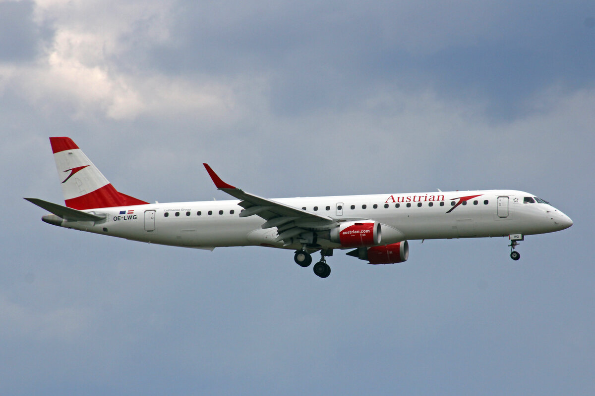 Austrian Airlines, OE-LWG, Embraer ERJ-195LR, msn: 19000464, 30.Juli 2022, ZRH Zürich, Switzerland.