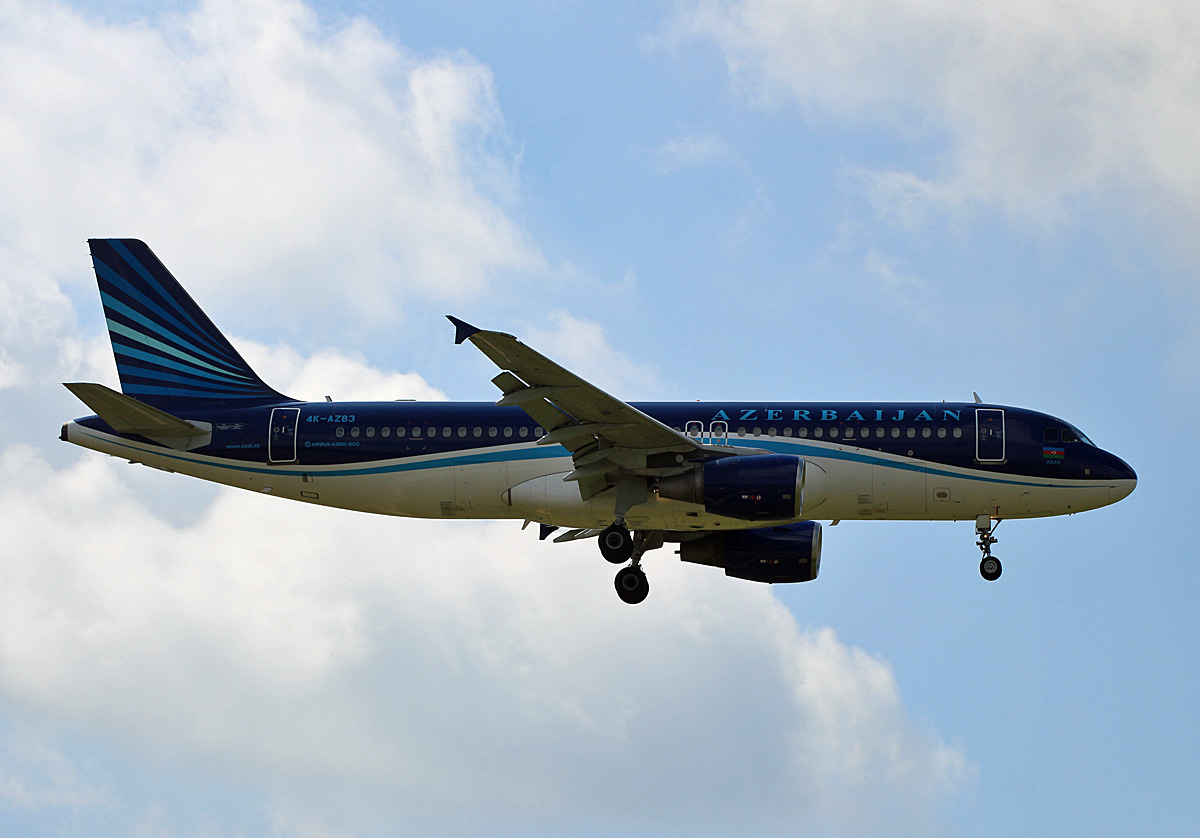 Azerbaijan Airlines, Airbus A 320-214, 4K-AZ83, BER, 23.06.2024