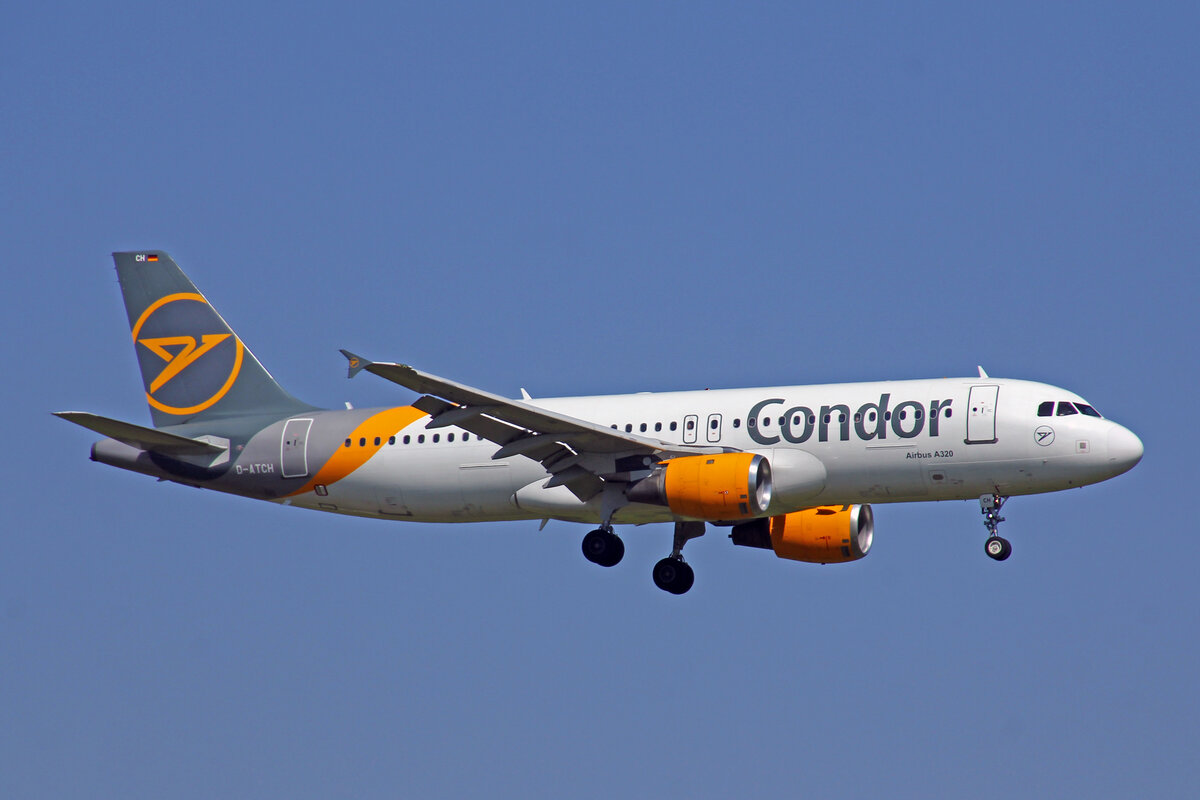 Condor Flugdienst, D-ATCH, Airbus,A320-212, msn: 1437, 04.September 2021, ZRH Zürich, Switzerland.