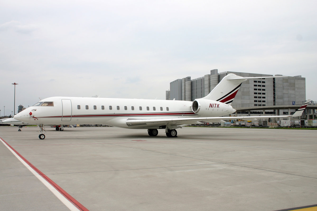  Consolidated Charter Service Inc., N1TK, Bombardier Global Express, msn: 9004, 23.April 2005, ZRH Zürich, Switzerland.