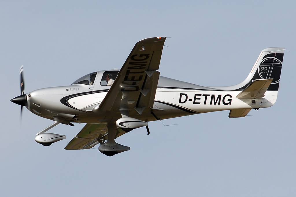 D-ETMG Cirrus SR22-GTS 24.10.2015