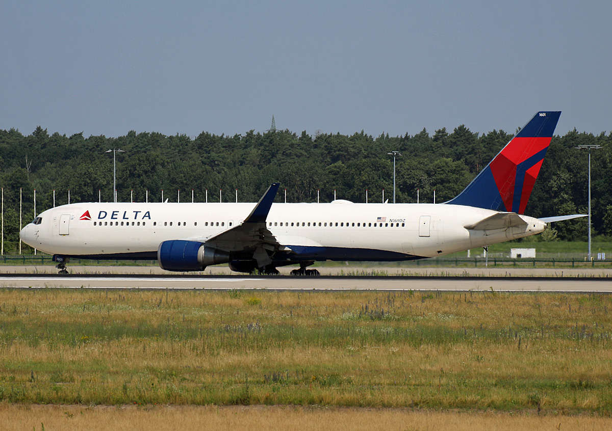 Delta Airlines, Boeing B 767-332(ER), N169DZ, BER, 26.06.2024