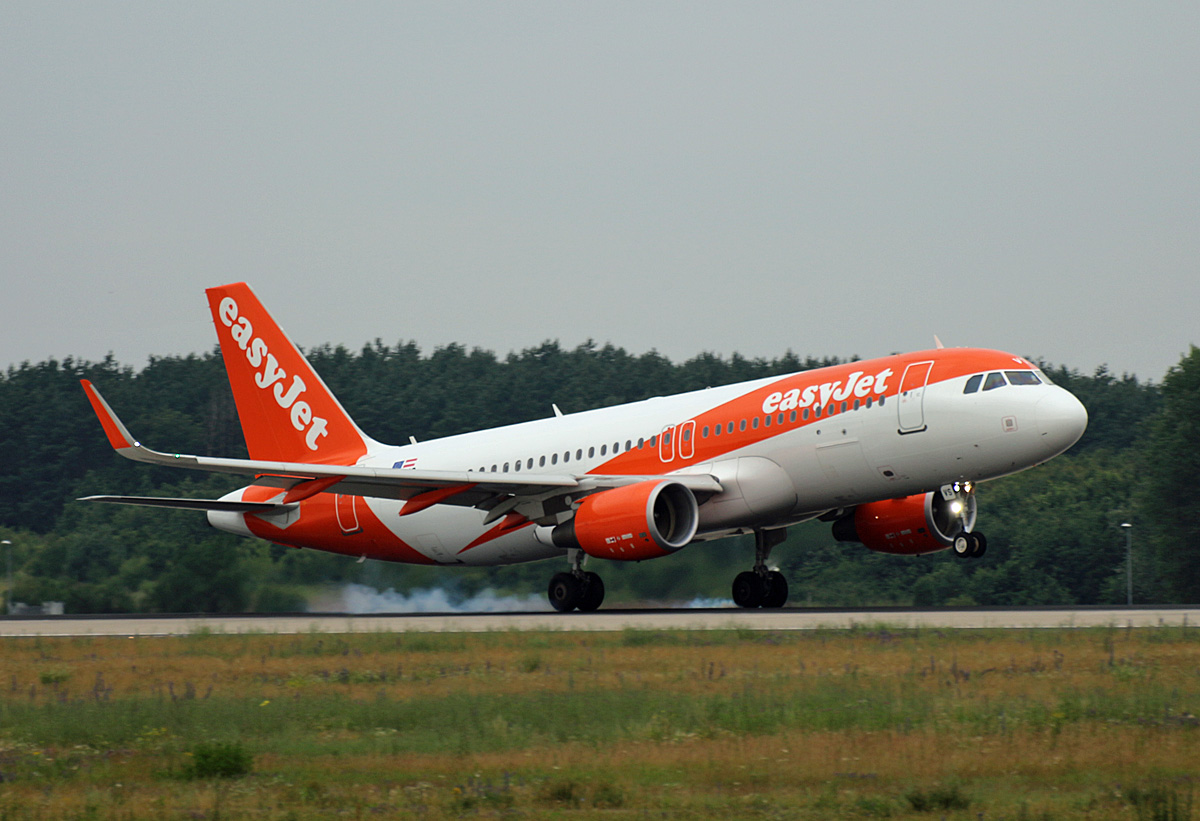 Easyjet Europe, Airbus A 320-214, OE-IVS, BER, 21.06.2024