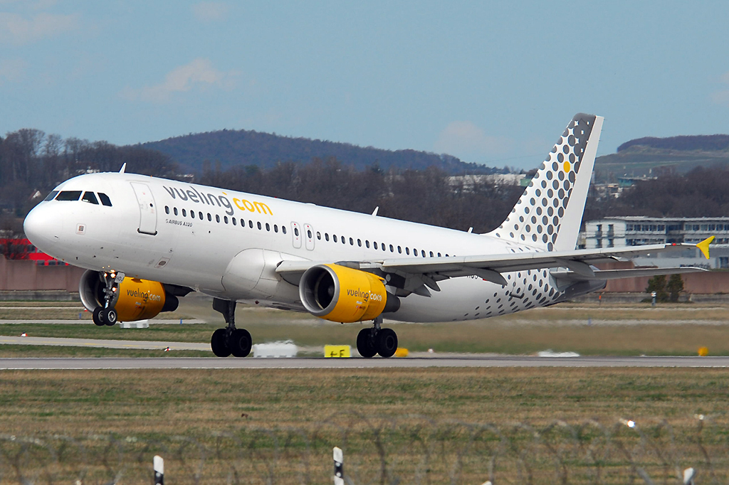 EC-HQJ Airbus A320-214 15.04.2013