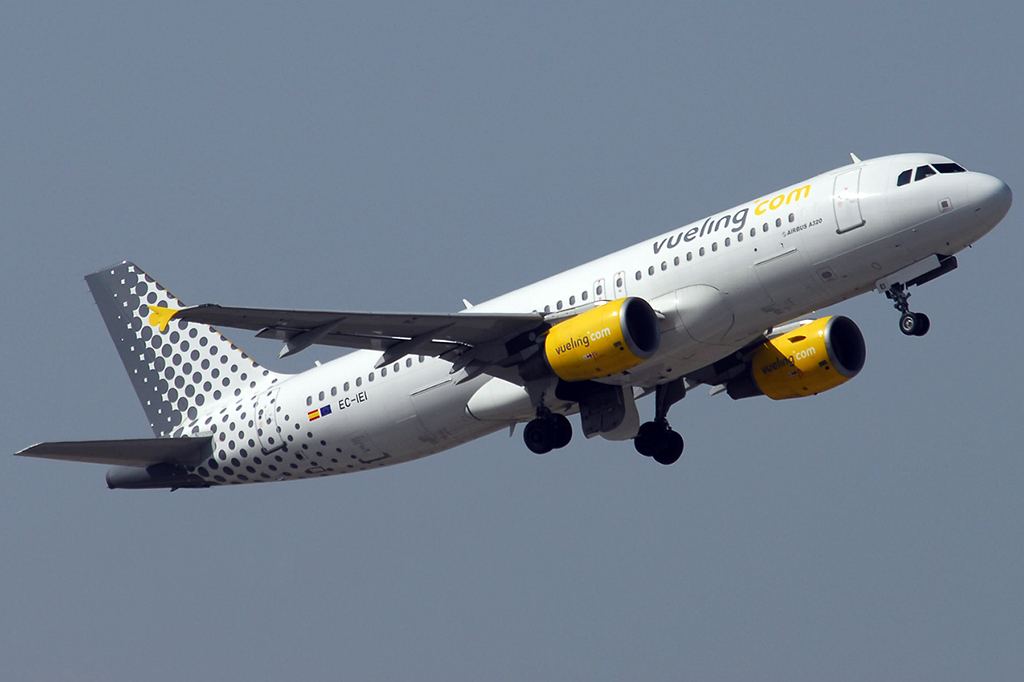 EC-IEI Airbus A320-214 30.03.2014